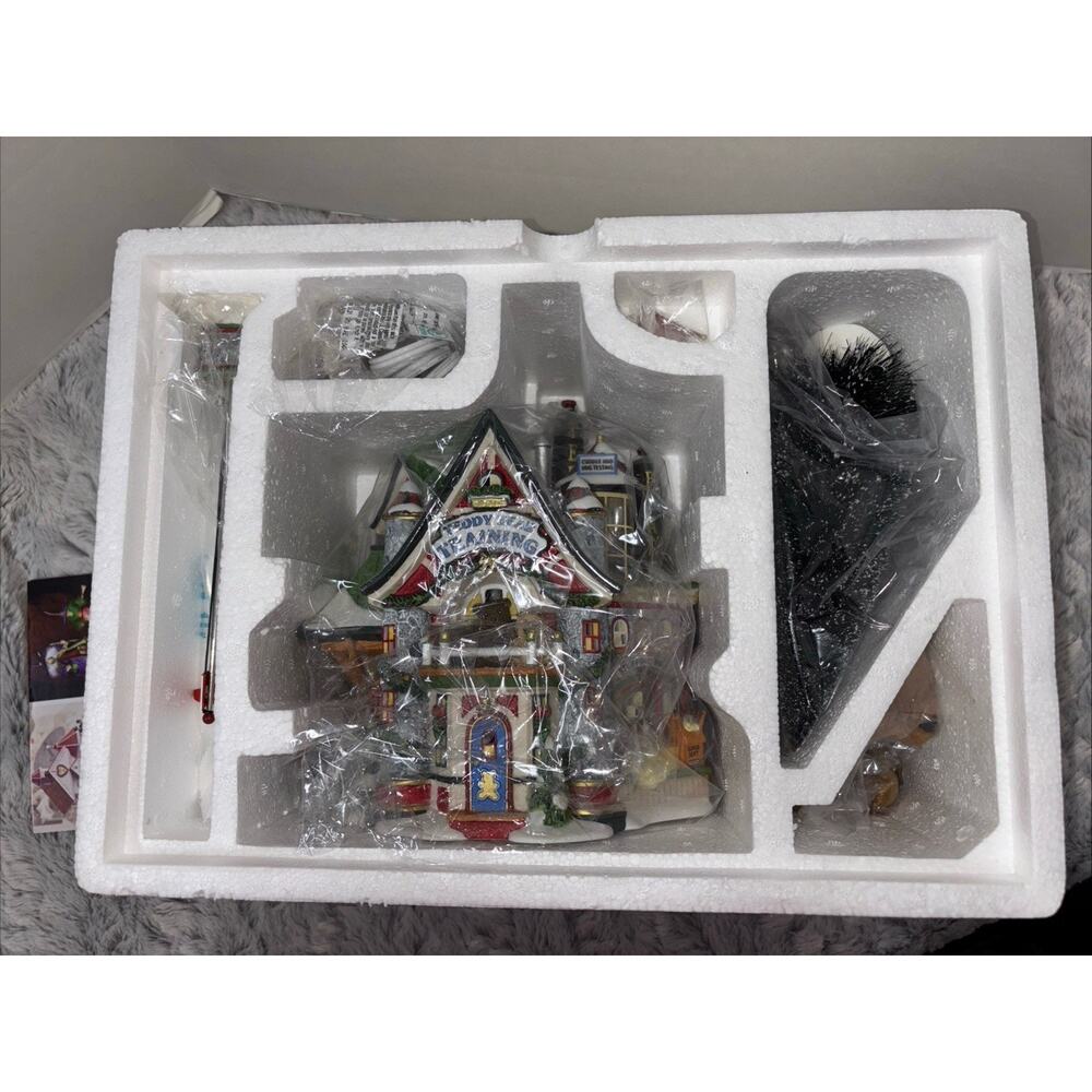 Dept 56 North Pole Series Santa's Visiting Center NEW - Picture 3 of 3